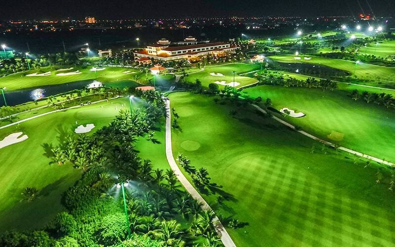 Tan son nhat golf course at night